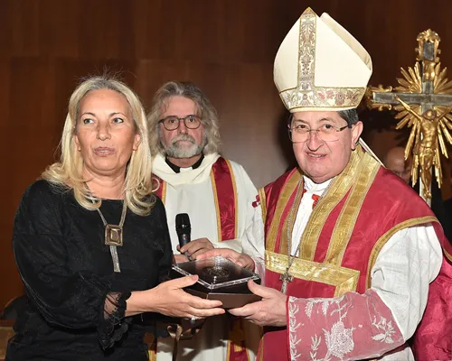 la presidente dell'Istituto degli Innocenti Maria Grazia Giuffrida e l'Arcivescovo di Firenze Giuseppe Betori alla celebrazione della Santa Messa che si è svolta il 28 dicembre 2019 nel Salone Brunelleschi dell'Istituto