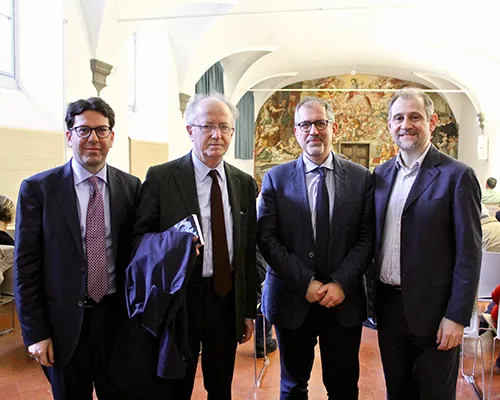 Il direttore dell'Istituto degli Innocenti Giovanni Palumbo e l'autore del libro L'altra metà della medaglia Riccardo Bigi alla presentazione del volume