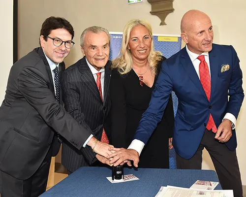 la presidente e il direttore dell'Istituto degli Innocenti Maria Grazia Giuffrida e Giovanni Palumbo alla presentazione del francobollo dedicato al Seicentenario