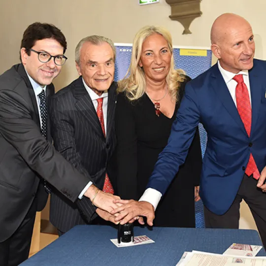 la presidente e il direttore dell'Istituto degli Innocenti Maria Grazia Giuffrida e Giovanni Palumbo alla presentazione del francobollo dedicato al Seicentenario