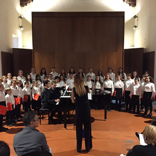 il Coro delle Voci Bianche del Maggio Musicale Fiorentino si esibisce agli Innocenti in ricordo dell’antico coro di voci bianche istituito nello Spedale sotto il priorato di Vincenzo Borghini